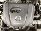 「SKYACTIV-G(ガソリン)」は、規格外の高圧縮を実現し、世界のエンジン技術者に驚きを与えました。さらに、それを維持したままノッキングの発生を抑え、熱効率を向上、走りにも寄与したエンジンです。