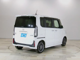 【車両状態証明書付】より安心してご購入頂く為、第三者機関による車両状態証明書を見ながら実車確認できます(フロントガラスのA1減点はほとんどの中古車にあるミリ単位の飛び石傷ですのでご安心下さい)。