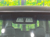 【スマートアシスト】走行中に前方の車両等を認識し、衝突しそうな時は警報とブレーキで衝突回避と被害軽減をアシスト。より安全にドライブをお楽しみいただけます。