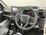 弊社の商品車両は横浜本牧にあります本部で隅々までチェックを行い、トヨタの厳しい商品基準をクリアした厳選した車両を展示しています。