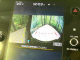 【フロント&サイド&バックカメラ】ドライバーから見にくい死角部分を映像で確認できるカメラを各所に装着。見通しがきかない場所や住宅密集地などを運転することが多い人におすすめの安心装備です。