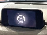 【マツダコネクトナビ】車内の雰囲気にマッチした一体型タイプのナビ。各種車輌設定やBluetooth再生等、様々な機能が楽しめます。直感的なダイヤル操作が可能で、使い勝手も良好です。