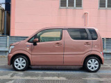 純正ホイールカバーで全体的にデザインがまとまっています。車も人も、オシャレはまずは足元からですね。