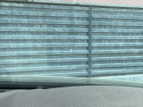 運転視界の遠方上方に虚像を投影することで前を見ながら情報の視認ができます。本当にドライバーが必要な情報を適切に伝え、楽しんで頂くことを考えた新世代装備です。※虚像は2.6m前方に浮かぶイメージです。