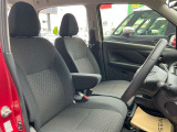 運転席・助手席は、ゆったりと座れるサイズで、長時間の運転でも快適です。