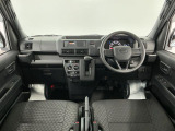 【インパネ】運転のしやすさを最優先に設計された見晴らしの良いフロントビュー。車両間隔が掴みやすく狭い道でも安心♪「安全」と「品質」を最優先に、安心してお乗りいただけるクルマを提供いたします。