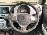 インテリアに合わせたデザインのステアリングは、運転される方のことも考え、運転しやすい形状、大きさです。是非一度、実際に触ってお確かめください。