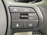 【クルーズコントロール】高速道路もラクラク走行。アクセルを離しても一定速度で走行ができ、長距離運転時の負担を軽減!加速・減速も簡単なスイッチ操作で調整できます。