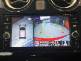 前後左右4つのカメラで、上から見たような映像をお届け、駐車時も安心、アラウンドビューモニター付(肉眼では確認し辛い左前の映像に切り替えることも可能です)。