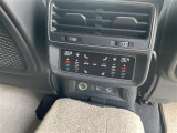 【 オートエアコン 】車内温度を感知して自動で温度調整をしてくれるのでいつでも快適な車内空間を創り上げます。 //