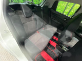 コンパクトカーですが、セカンドシートは十分な広さがあり快適にお乗りいただけます♪シートを倒して大きな荷物を積んだりと、用途の幅が広い1台です。