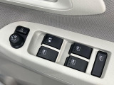 【電動格納ミラー】サイドミラーは電動格納式となっており、狭い駐車場でもキズがつくリスクを抑えられます。