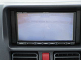バックカメラ付き。映像をディスプレイで確認しながら車庫入などができ大変便利です。