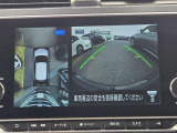 アラウンドビューモニター。上空から見下ろしているような映像で、スムースな駐車をサポートします。