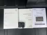 キーを携帯していればリクエストスイッチを押すだけでドアの開錠・施錠が可能です。しかもキーを差し込むことなくエンジンの始動・停止も可能です。取扱説明書・メンテナンスノートが揃っていますので安心です。
