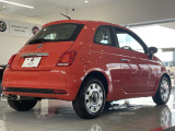 純正の世界観を崩さない上品なアクセサリーで、FIATらしい遊び心が光る一台です。