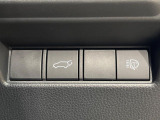 【パワーバックドア】スマートキーや運転席のボタンを押すだけでリアゲートが自動で開閉します!荷物を持っている時や、高い位置にあるバックドアを閉める際に便利な機能です♪
