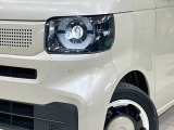 【LEDヘッドライト】悪天候や夜間走行時も良好な視界を確保し安心して運転できる高輝度LEDヘッドライトを装備!点灯速度が早く、消費電力も抑えられています。