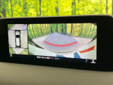 【10.25インチマツダコネクト】車内の雰囲気にマッチした大型ディスプレイ。スマホ接続でのナビ使用やBluetooth再生等、様々な機能が楽しめます。直感的なダイヤル操作が可能で、使い勝手も良好です。