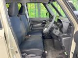 運転席まわりには十分なスペースがあり、大柄な方でもゆったり運転していただける環境です。