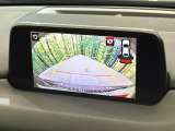 【サイド&バックカメラ】停車・駐車時に死角になりがちな運転席から見えづらいサイドとリアの障害物を確認できます!雨天時や夜間などは特に活躍してくれるアイテムです。