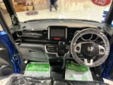 見通しの良いフロントガラス♪インパネ回りも使いやすい配置です☆