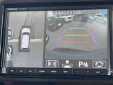 【全方位モニター】クルマを真上から見下ろした視点で駐車をサポートします!死角からの障害物にいち早く気が付くことができます。