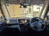 運転席周りの視界もよくハンドルも軽い取り回しなのですごく運転がしやすい車です。
