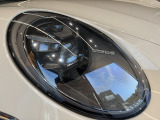 【PDLS Plus マトリックスビームLEDヘッドライト】カメラで周囲の状況を判断、片側84個のLED素子により最適な配光を実現します。