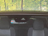 【i-ACTIVESENSE】走行中に前方の車両等を認識し、衝突しそうな時は警報とブレーキで衝突回避と被害軽減をアシスト。より安全にドライブをお楽しみいただけます。