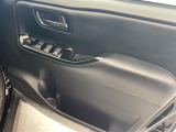 【パワーウインドウ】運転席のスイッチで、各席の窓ガラスの開閉ができます!あると便利ですよね!