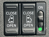 【両側パワースライドドア】スマートキーや運転席のスイッチで後席両側スライドドアの開閉が可能♪電動だから力を入れてドアを開ける必要が無く、小さなお子様でも簡単に開け閉めでき快適です♪