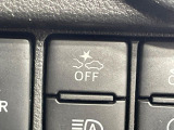 【スマートアシスト】走行中に前方の車両等を認識し、衝突しそうな時は警報とブレーキで衝突回避と被害軽減をアシスト。より安全にドライブをお楽しみいただけます。