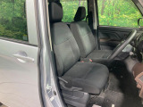 運転席シート廻りは使用感も少なく、良好な状態となっています。前オーナー様が丁寧に使っていたことがよくわかりますね。