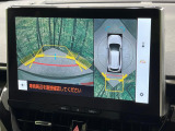 【パノラミックビューモニター】専用のカメラにより、上から見下ろしたような視点で360度クルマの周囲を確認することができます☆死角部分も確認しやすく、狭い場所での切り返しや駐車もスムーズに行えます。
