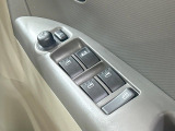 【電動格納ミラー】サイドミラーは電動格納式となっており、狭い駐車場でもキズがつくリスクを抑えられます。
