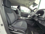 体にフィットし運転する楽しさを感じられるシートです