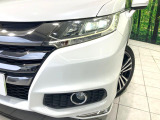 【LEDヘッドライト】悪天候や夜間走行時も良好な視界を確保し安心して運転できる高輝度LEDヘッドライトを装備!点灯速度が早く、消費電力も抑えられています。