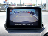 【バックモニター】後ろのカメラの映像をモニターに映し出すことができます!後方の見えない死角や、障害物との距離感をしっかり確認することができます!駐車が苦手な方におすすめです。