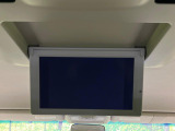 【フリップダウンモニター】大画面モニターで後席でもエンタメをお楽しみいただけます。小さなお子様にも大人気の装備です♪