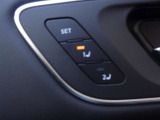 運転席はパワーシートで楽にシートポジションが設定できます。