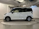 助手席側は電動スライドドアになってます。運転席やキーのリモコンで開閉できるので手が塞がっていても楽に積み降ろし出来ますよ。