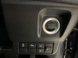運転席から各種ボタン操作がしやすい設計♪シンプルでありながら質感にもこだわりを感じる素敵なデザインです!