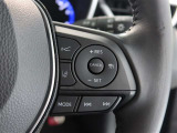 アダプティブクルーズコントロール機能付きです。走行中に先行車の様子を検知しながら、設定した車速の範囲内で先行車との距離のキープを支援します。詳細は販売店スタッフまでおたずねください。