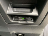 ETCももちろん搭載。いちいち料金所で停車する必要なんて当然ないです。スムーズにストレスなくドライブをお楽しみください。(※支払総額にセットアップ費用は含まれておりません。)