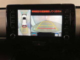 複数のカメラの映像をもとに、クルマを真上から見ているような映像をドライバーに提供し駐車をサポートする機能です。
