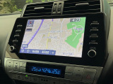 【メーカー純正ナビ】インテリアに溶け込むスタイリッシュな「専用設計」メーカーナビを装備♪視認性や操作性など基本性能にも優れ、より上質なカーライフをお楽しみいただけます。