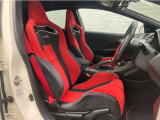 とても握りやすいステアリング!運転手の気持ちがそのまま伝わるかのような反応をしてくれます!!小物入れや各ボタンの配置にこだわり、とても使いやすいです!視認性も良いのでロングドライブもお任せ下さい!