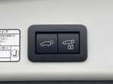 【パワーバックドア】スマートキーや運転席のボタンを押すだけでリアゲートが自動で開閉します!荷物を持っている時や、高い位置にあるバックドアを閉める際に便利な機能です♪