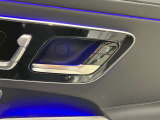 メモリー付き電動シートも装備されておりますのでシート位置を3パターン記憶できます。